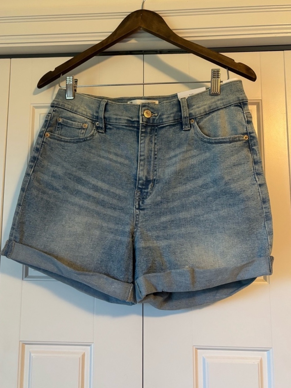 Ardene 🧸 light wash mid rise denim shorts